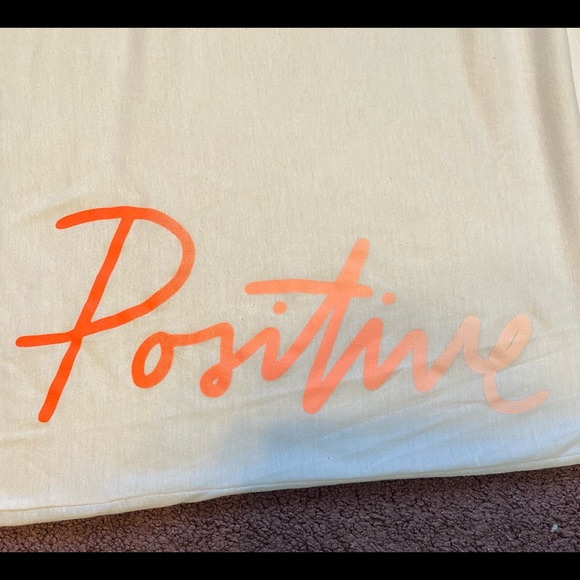EUC Old Navy positive gradient muscle tee. Size L - Picture 2 of 4